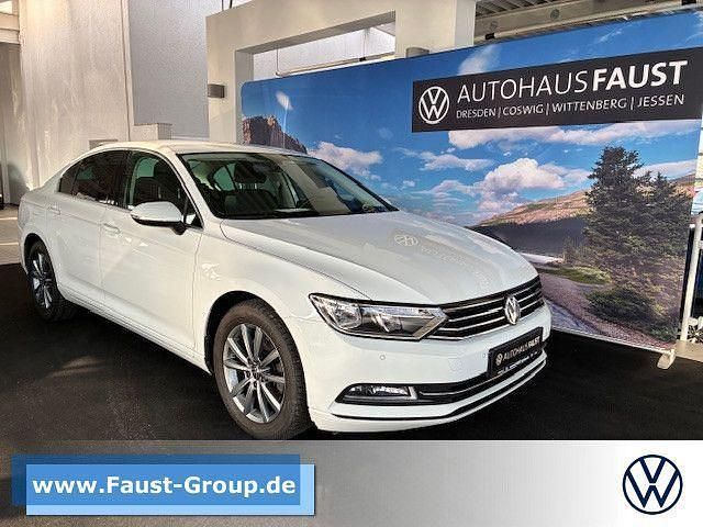 Gebraucht VW Passat Comfortline 150 PS (110 kW) 2018 Weiß Limousine