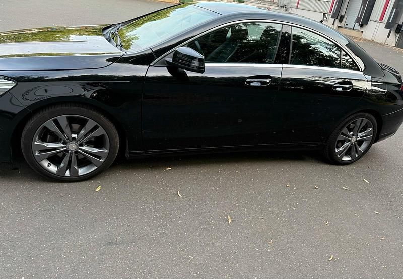 Schwarz Gebraucht 2016 Mercedes CLA180 Limousine | 14.900 € (Guter Preis) - Bild 1/4