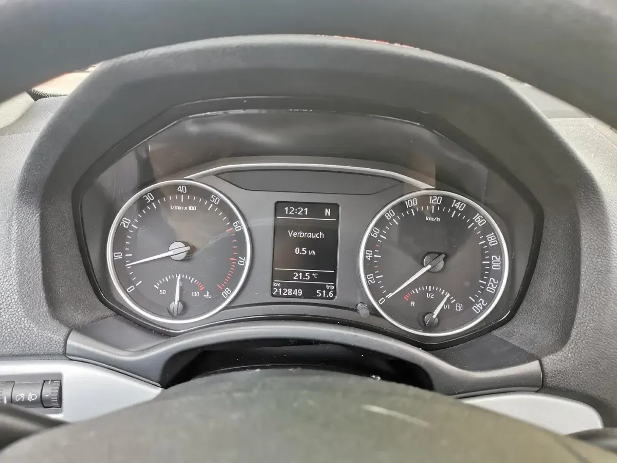 Używany Skoda Octavia Ambiente 105 KM (77 kW) 2011 Beżowy Sedan/Limuzyna