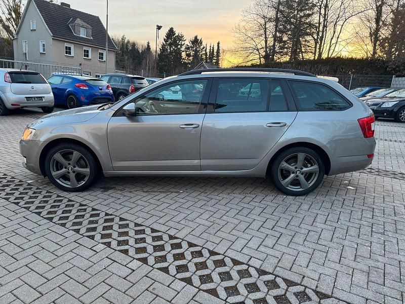 Gebraucht Skoda Octavia 180 PS (132 kW) 2016 Grau Kleinwagen