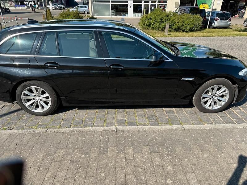 Gebraucht BMW 530 258 PS (189 kW) 2011 Schwarz Kombi