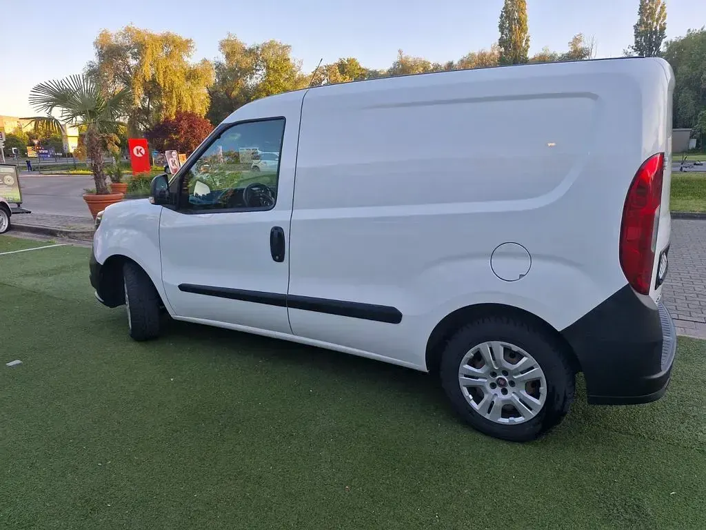 Gebraucht Fiat Doblò Lounge 95 PS (69 kW) 2018 Weiß Van / Kleinbus
