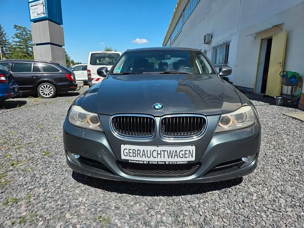 Gebraucht BMW 318 Lifestyle 143 PS (105 kW) 2011 Grün Limousine