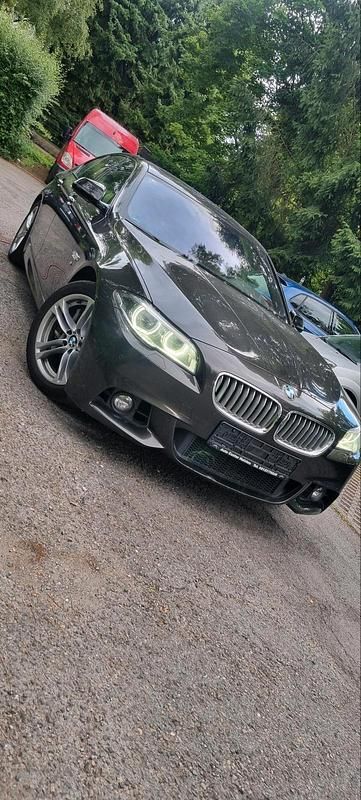 Gebraucht BMW 550 M Sport 449 PS (330 kW) 2014 Braun Limousine