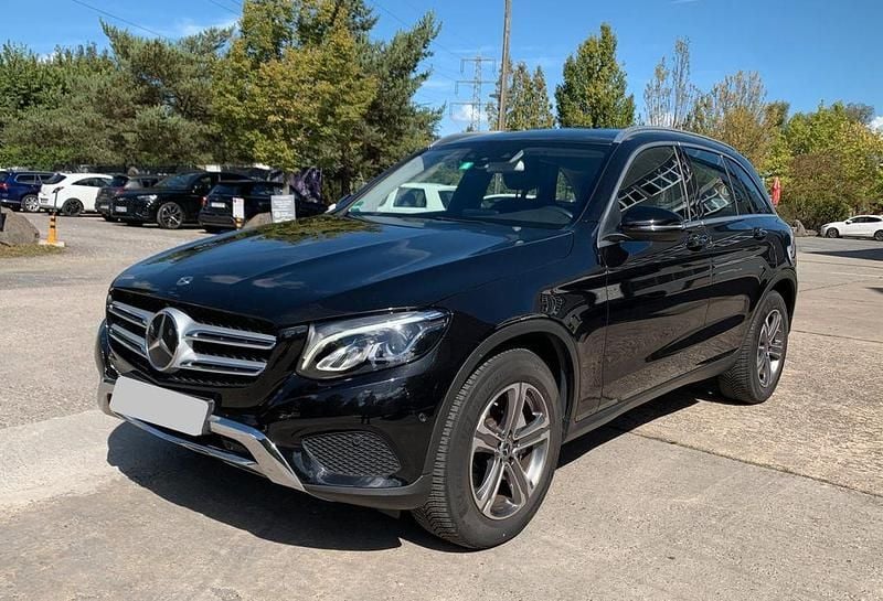Schwarz Gebraucht 2017 Mercedes GLC220 SUV | 25.900 € (Guter Preis) - Bild 1/4