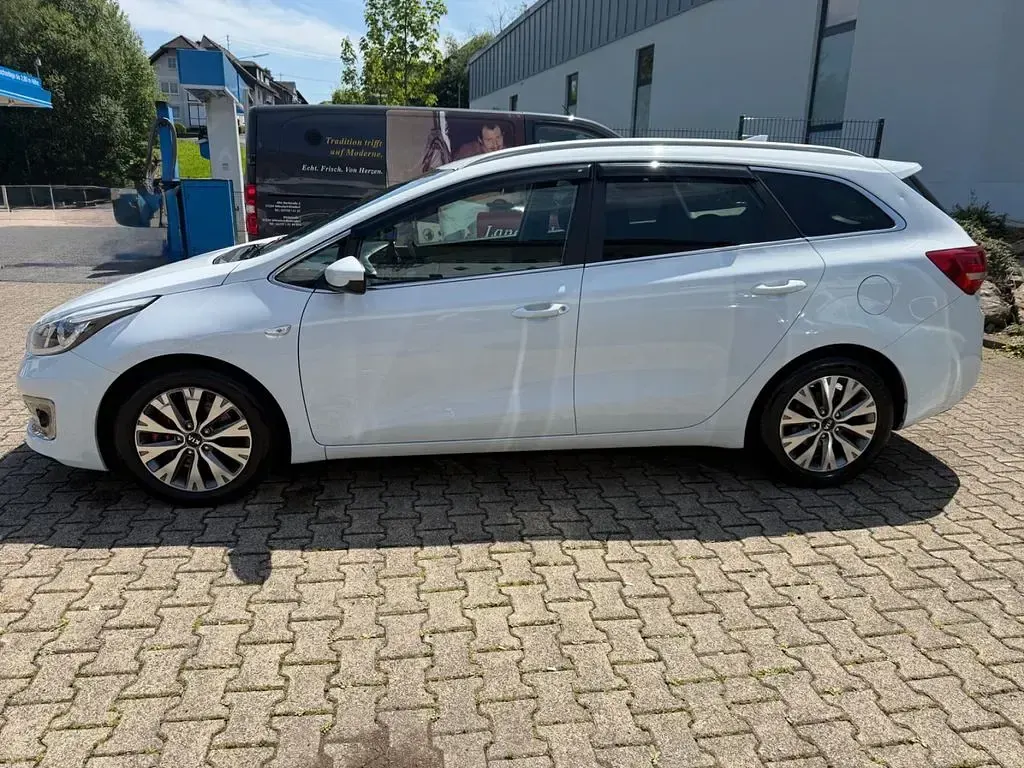 Gebraucht Kia Ceed DREAM-TEAM Edition 136 PS (100 kW) 2018 Weiß Kleinwagen