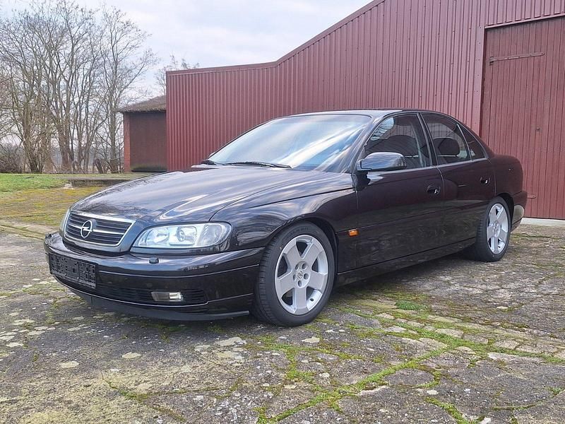 Schwarz Gebraucht 2000 Opel Omega Executive Limousine | 4.750 € - Bild 1/4