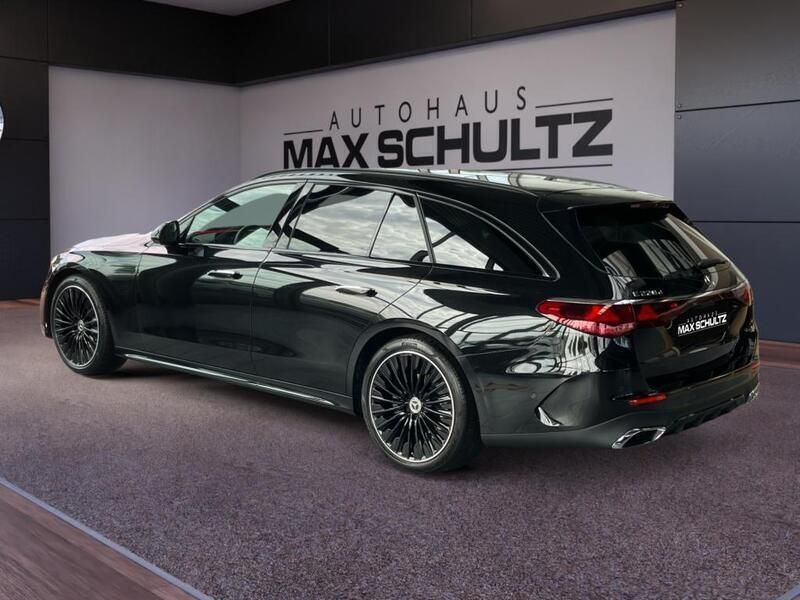 Gebraucht Mercedes E220 AMG 197 PS (144 kW) 2024 Metalliclack obsidianschwarz Limousine
