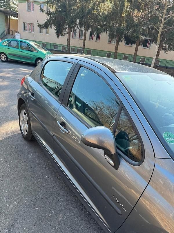 Gebraucht Peugeot 207 105 PS (77 kW) 2009 Grau Kleinwagen