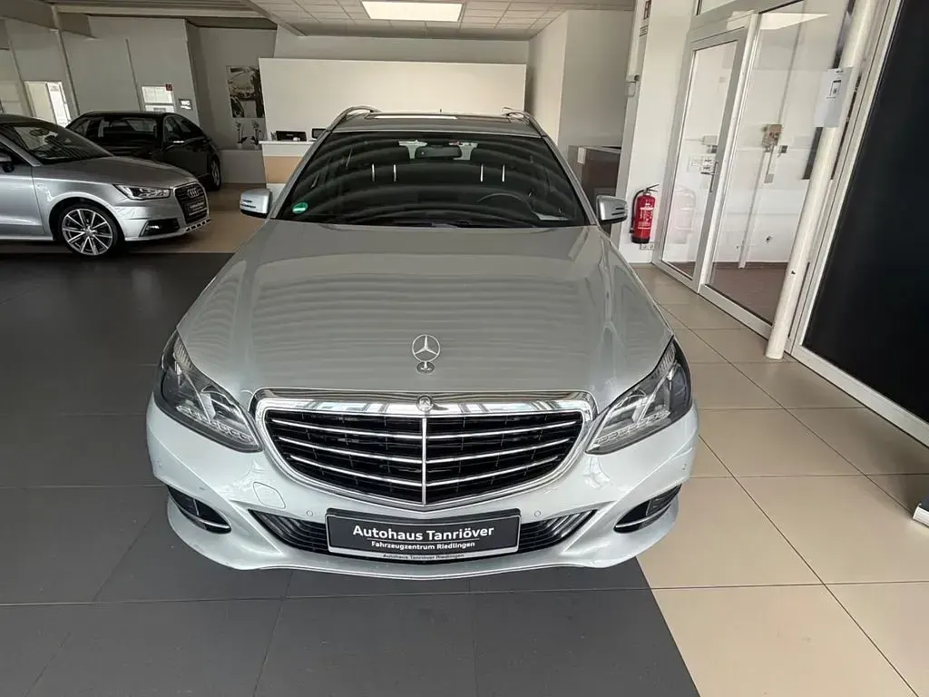 Gebraucht Mercedes E220 Avantgarde 170 PS (125 kW) 2015 Silber Kombi
