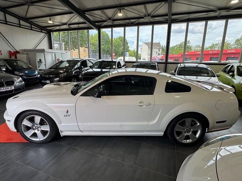 Gebraucht Ford Mustang 305 PS (224 kW) 2007 Weiß Coupé