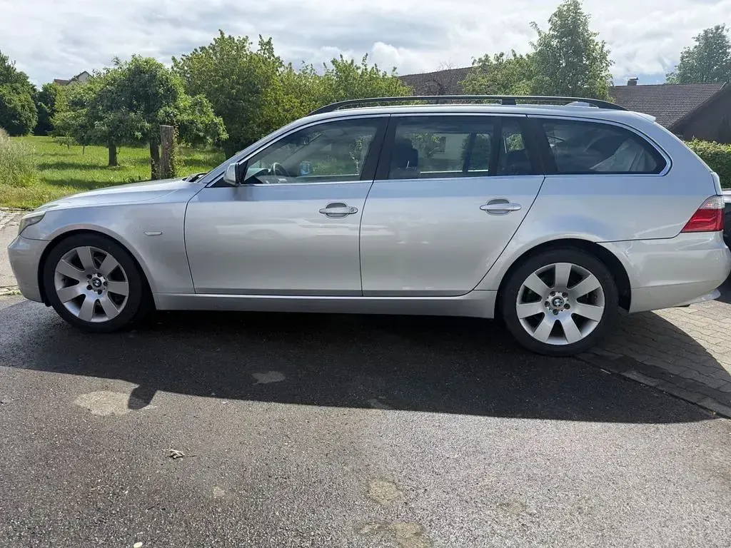 Gebraucht BMW 525 Sport Line 197 PS (144 kW) 2007 Silber Kombi