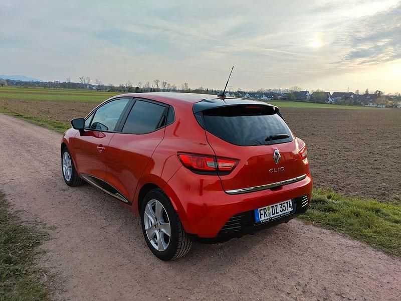 Gebraucht Renault Clio IV Dynamique 73 PS (53 kW) 2012 Rot Limousine