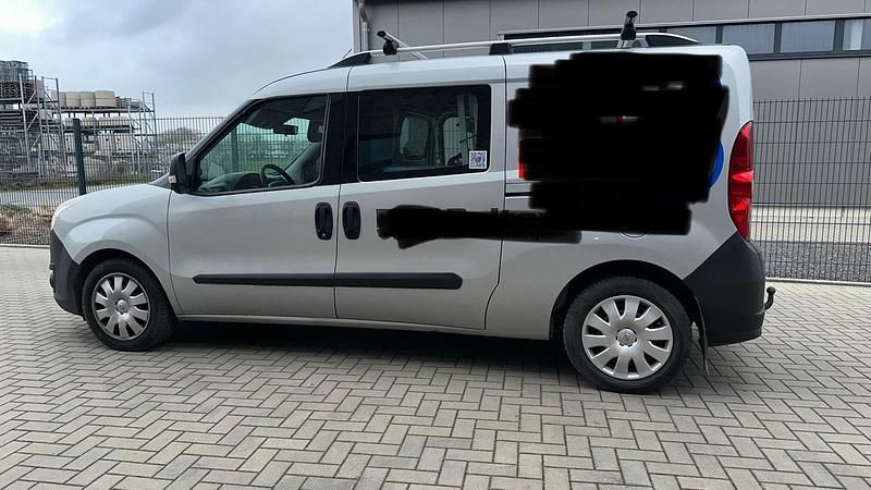 Gebraucht Opel Combo 120 PS (88 kW) 2016 Silber Van / Kleinbus