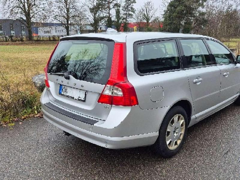 Gebraucht Volvo V70 Momentum 185 PS (136 kW) 2008 Silber Kombi