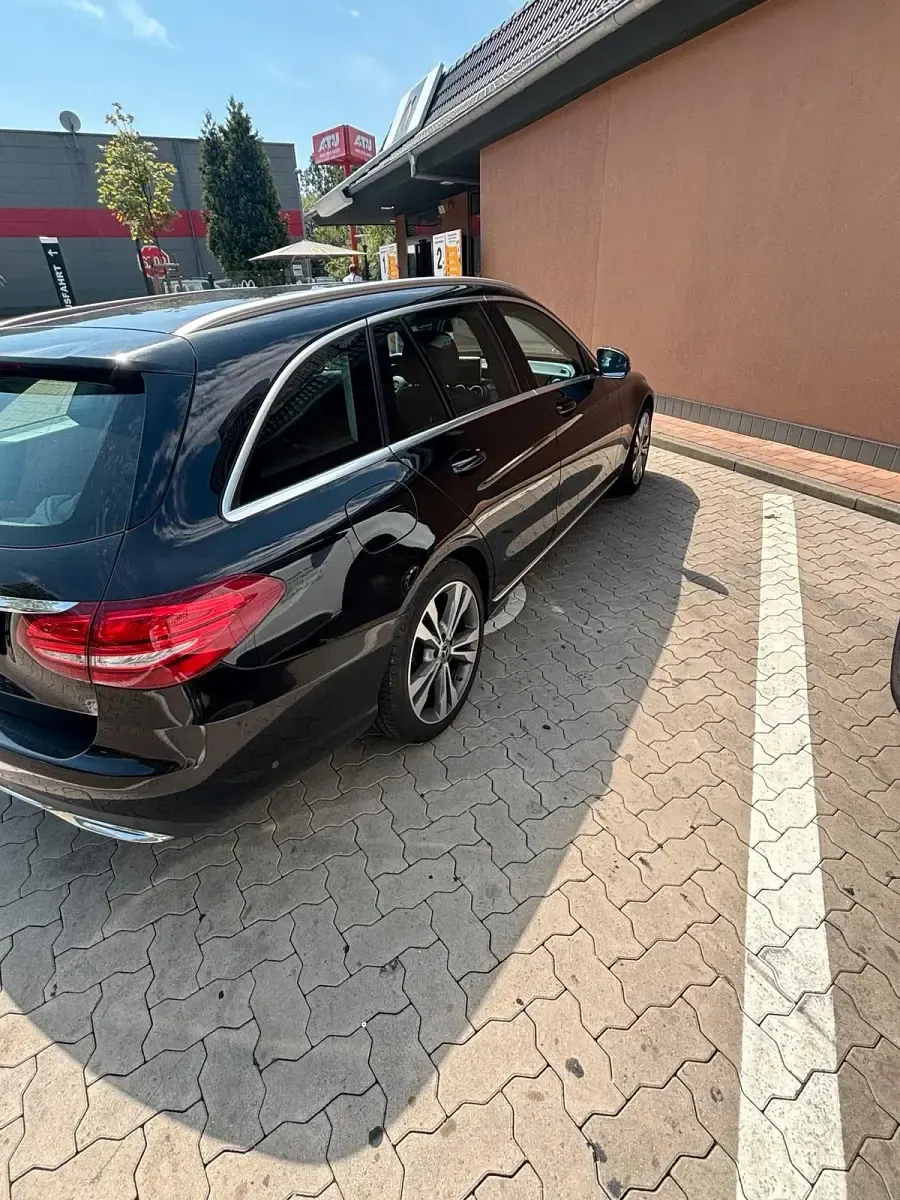 Gebraucht Mercedes C220 170 PS (125 kW) 2018 Schwarz Kombi