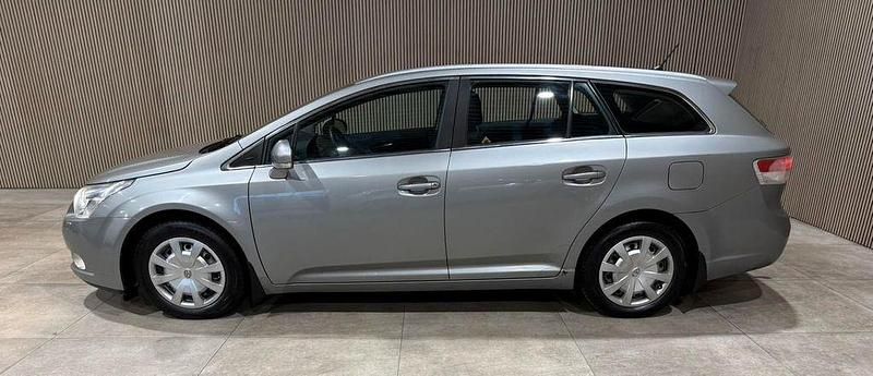 Gebraucht Toyota Avensis 124 PS (91 kW) 2012 Silber Limousine