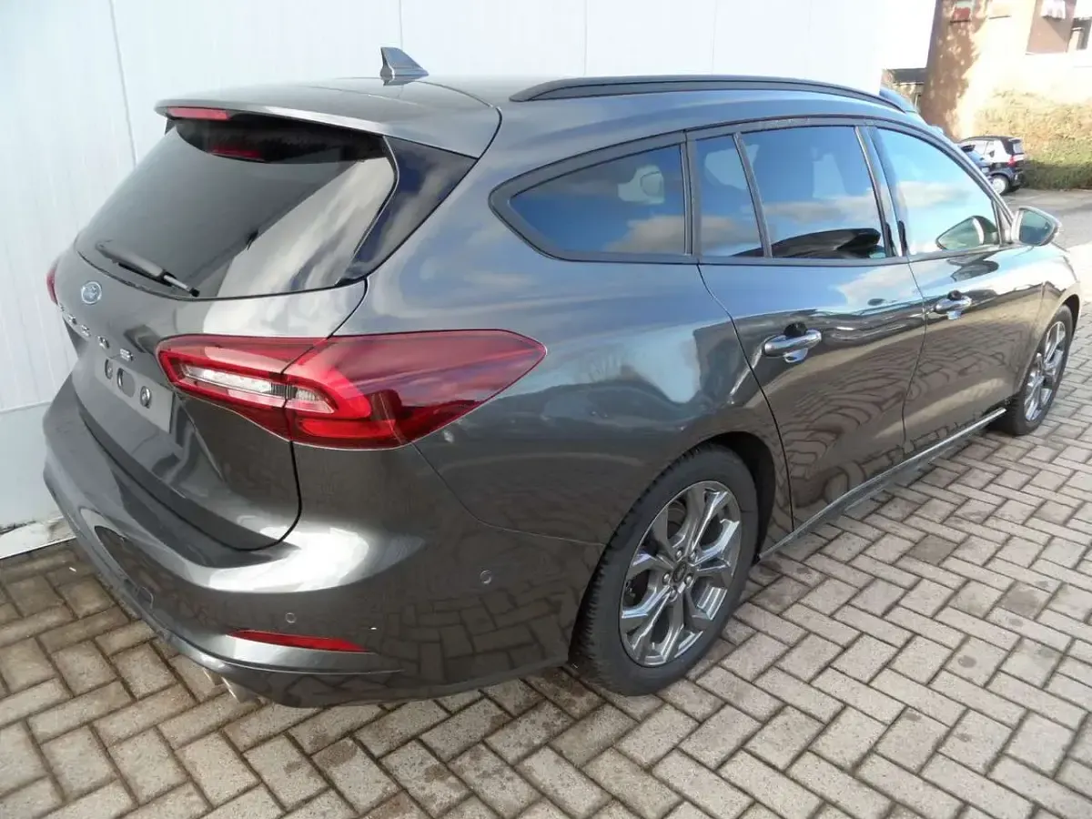 Usata Ford Focus ST-Line X 155 CV (114 kW) 2024 Grigio Station wagon