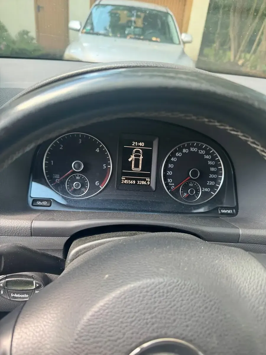 Gebraucht VW Touran 105 PS (77 kW) 2012 Schwarz Van / Kleinbus