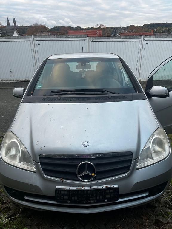 Silber Gebraucht 2010 Mercedes A160 Avantgarde Van / Kleinbus | 2.200 € (Fairer Preis) - Bild 1/4