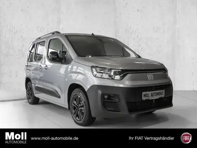 Grau Gebraucht 2023 Fiat e-Doblò Launch Edition Van / Kleinbus | 22.980 € (Fairer Preis) - Bild 1/4