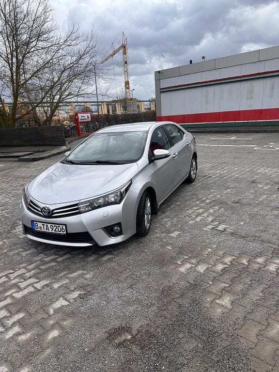 Gebraucht Toyota Corolla Multidrive S 132 PS (97 kW) 2013 Silber Limousine