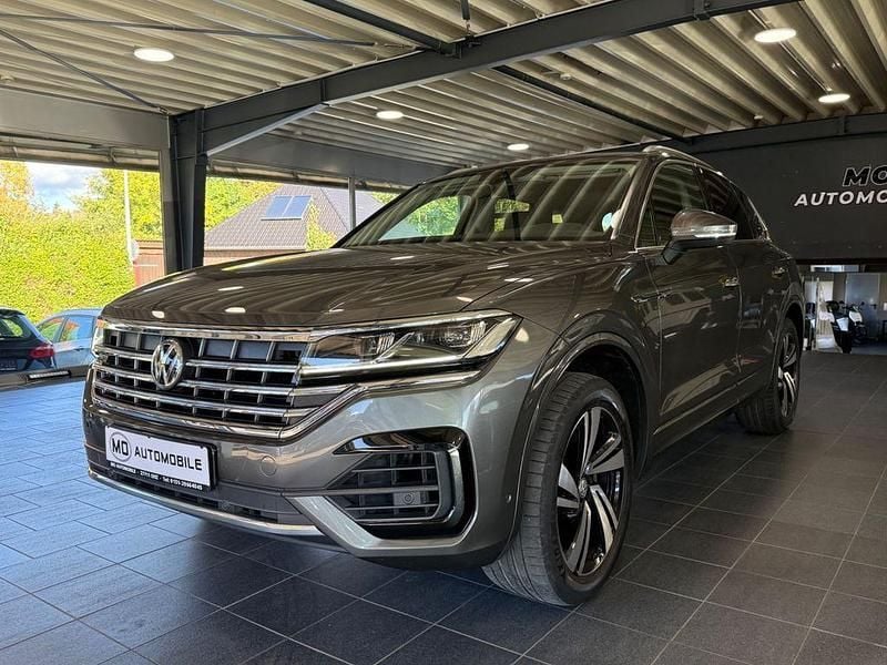Grau Gebraucht 2020 VW Touareg R-line SUV | 33.499 € (Superpreis) - Bild 1/4