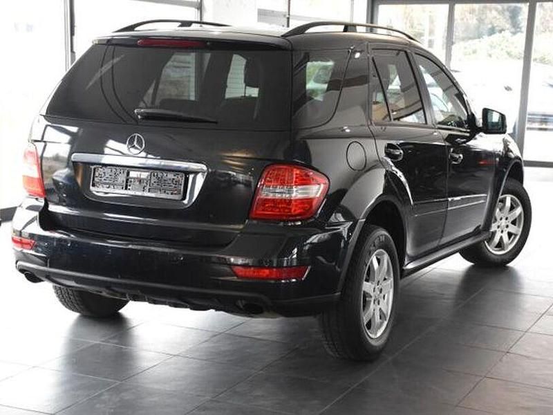 Gebraucht Mercedes ML350 231 PS (169 kW) 2010 Schwarz SUV