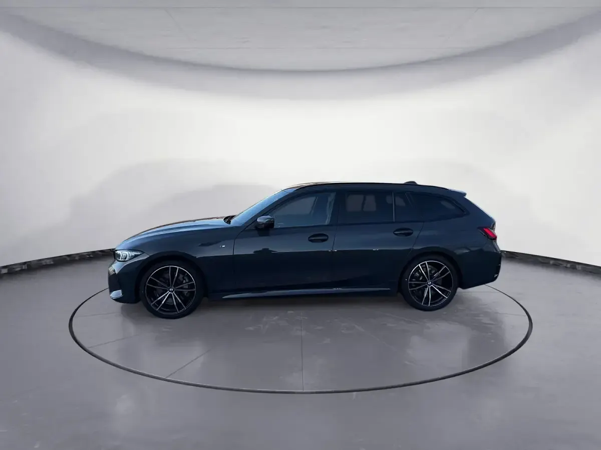 Gebraucht BMW 330 M Sport 286 PS (210 kW) 2023 Kombi