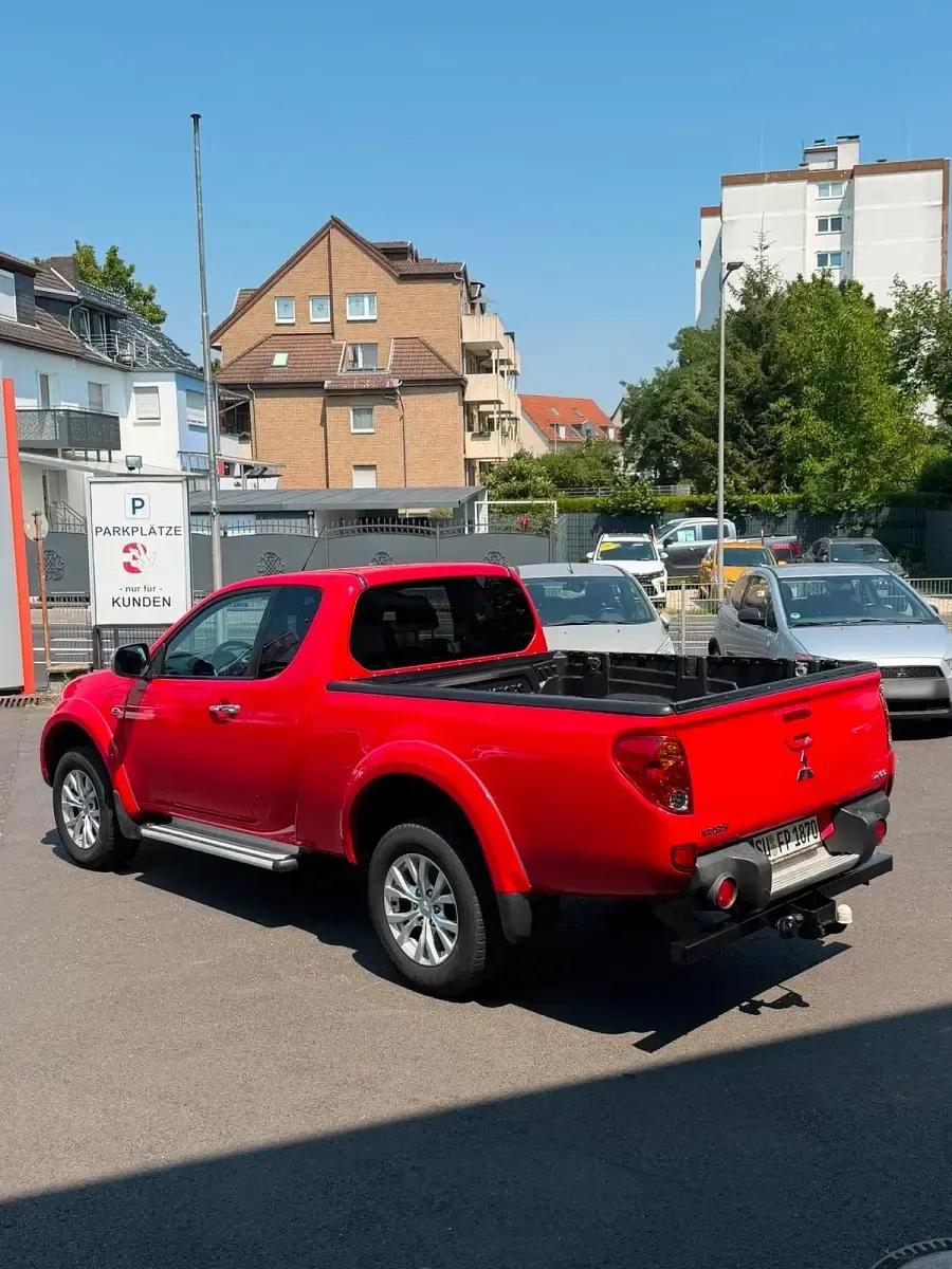 Gebraucht Mitsubishi L200 170 PS (125 kW) 2016 Rot Pickup