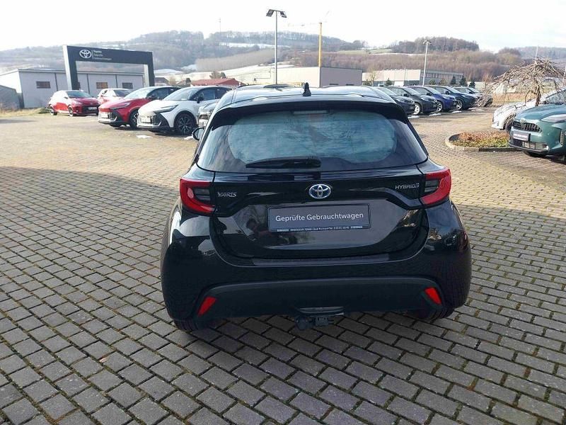 Gebraucht Toyota Yaris Hybrid Team 116 PS (85 kW) 2022 Mysticschwarz mica Limousine