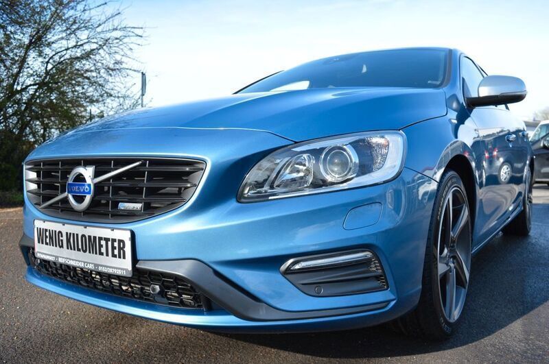 Blau Gebraucht 2013 Volvo V60 R-Design Kombi | 17.990 € - Bild 1/4