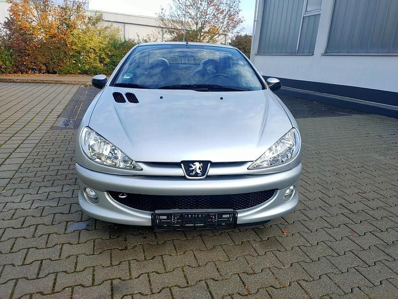 Gebraucht Peugeot 206 CC 109 PS (80 kW) 2005 Silber Cabrio