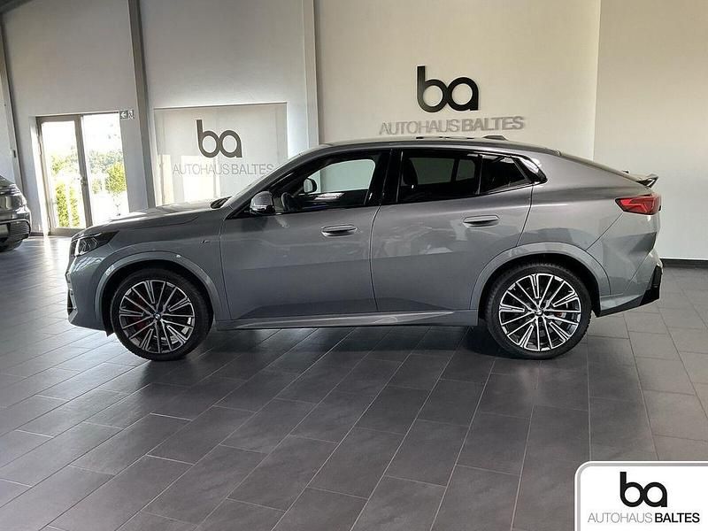 Gebraucht BMW X2 M Sport 163 PS (119 kW) 2025 Skyscraper grau met. SUV
