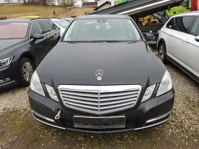 Używany Mercedes E250 204 KM (150 kW) 2011 Sedan/Limuzyna