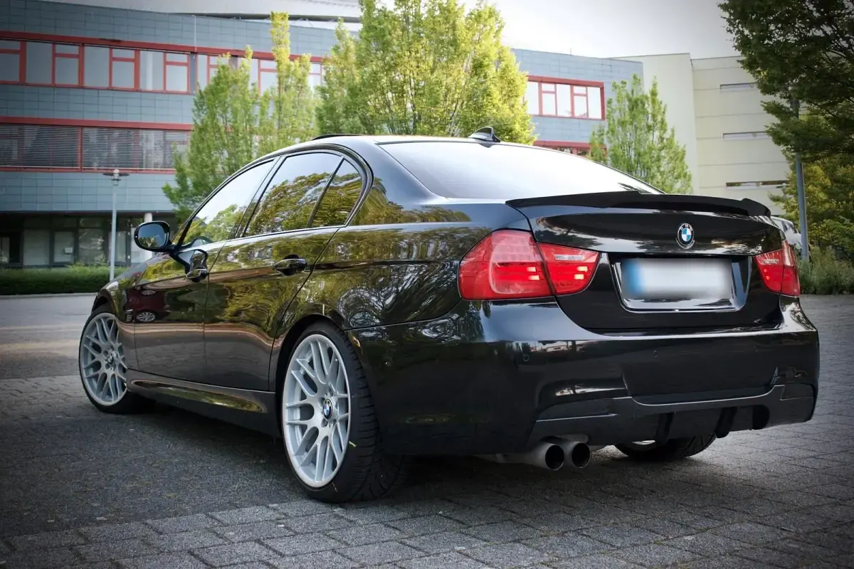 Gebraucht BMW 318 M Sport 145 PS (106 kW) 2011 Schwarz Limousine