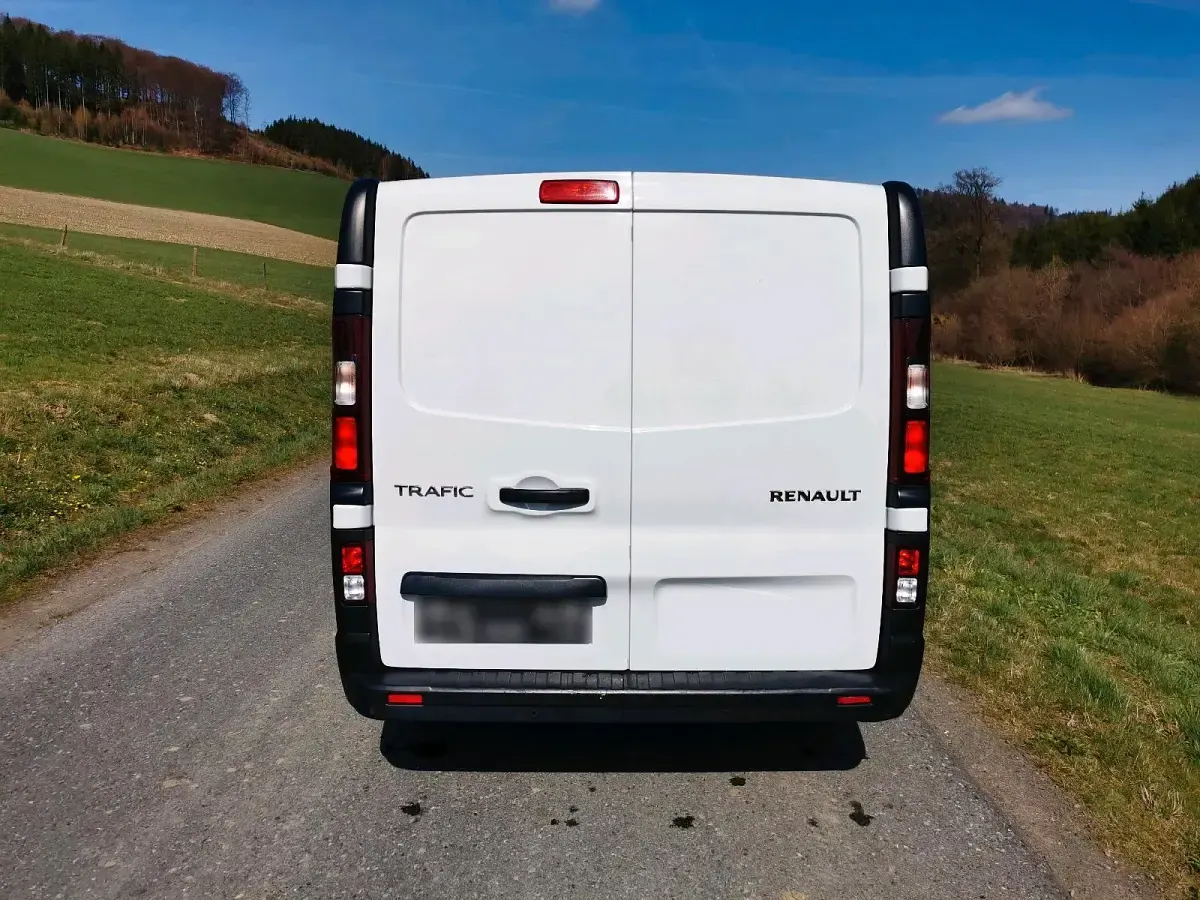 Gebraucht Renault Trafic 95 PS (69 kW) 2018 Weiß Van / Kleinbus