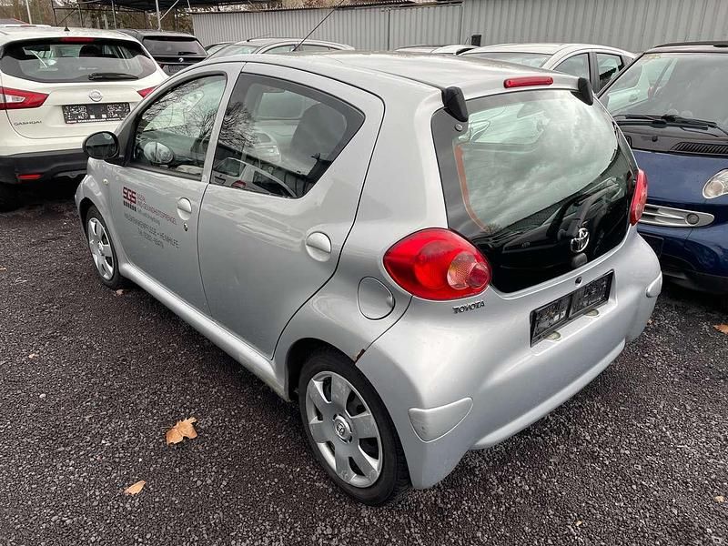 Gebraucht Toyota Aygo Basis 68 PS (50 kW) 2008 Silver mica metallic Kleinwagen