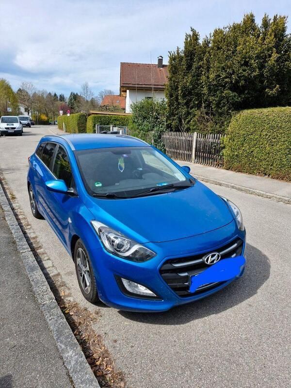 Blau Gebraucht 2016 Hyundai i30 Comfort Kombi | 9.999 € (Fairer Preis) - Bild 1/4