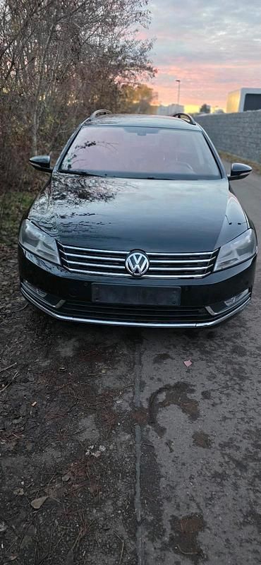 Schwarz Gebraucht 2011 VW Passat Kombi | 5.999 € (Guter Preis) - Bild 1/4