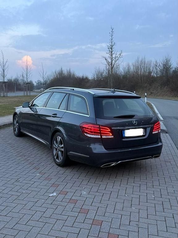 Gebraucht Mercedes E200 Avantgarde 136 PS (100 kW) 2016 Grau Kombi