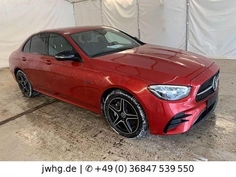 Gebraucht Mercedes E300 AMG 320 PS (235 kW) 2021 Hyazinthrot metalic (metallic) Limousine