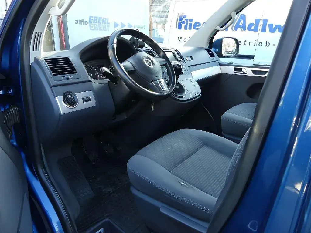 Gebraucht VW Multivan Comfortline 179 PS (131 kW) 2012 Blau Van / Kleinbus
