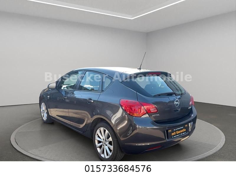Gebraucht Opel Astra Active 140 PS (102 kW) 2013 Grau Kombi
