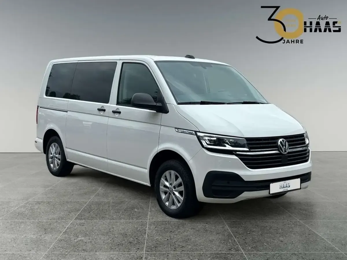 Gebraucht VW Multivan R 150 PS (110 kW) 2021 Weiß Van / Kleinbus