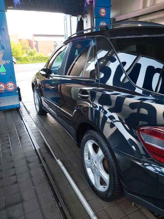 Schwarz Gebraucht 2006 Mercedes ML350 SUV | 9.000 € (Fairer Preis) - Bild 1/4