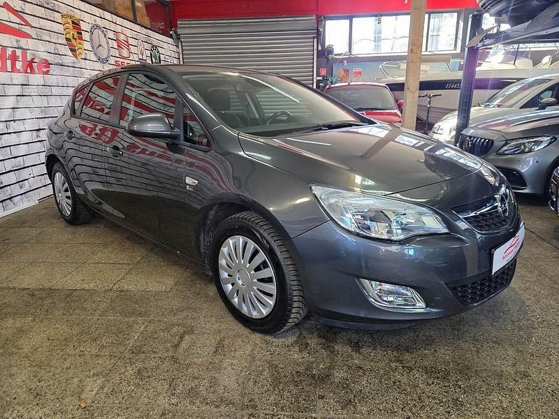 Gebraucht Opel Astra 140 PS (102 kW) 2012 Grau Limousine