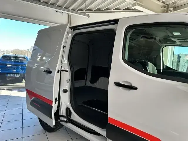 Neu Citroën Berlingo XTR 102 PS (75 kW) 2026 Andere Van / Kleinbus