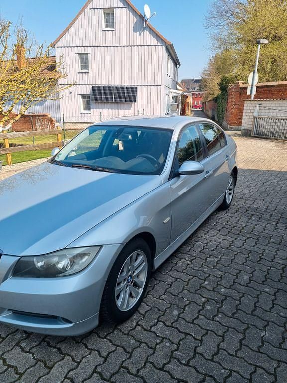Gebraucht BMW 320 170 PS (125 kW) 2007 Silber Limousine