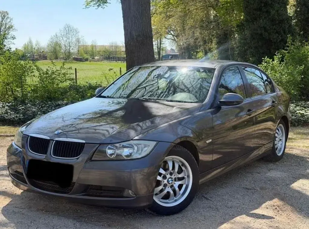 Gebraucht BMW 320 163 PS (119 kW) 2005 Grau Limousine
